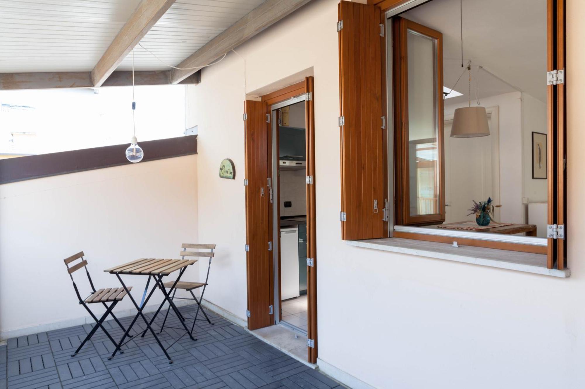 Terrace Apartment Close To Metro Station Милано Стая снимка